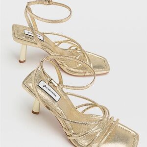 Stradivarius strappy heeled sandal with squared toe in gold